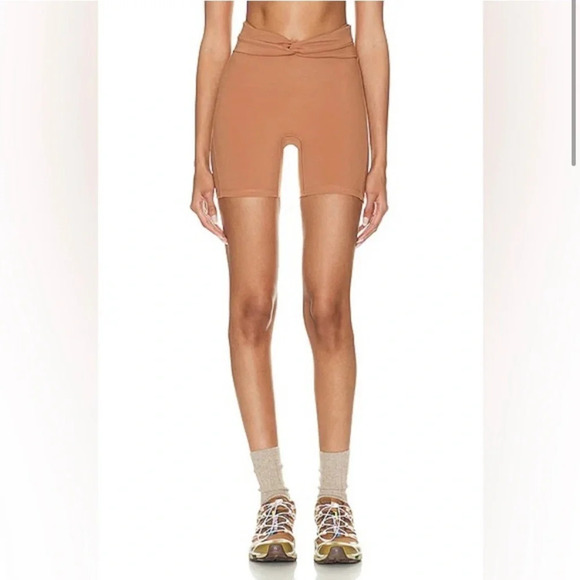 Le Ore x UO Camel Twist Front Tropez Bike Shorts Size M - Picture 5 of 5